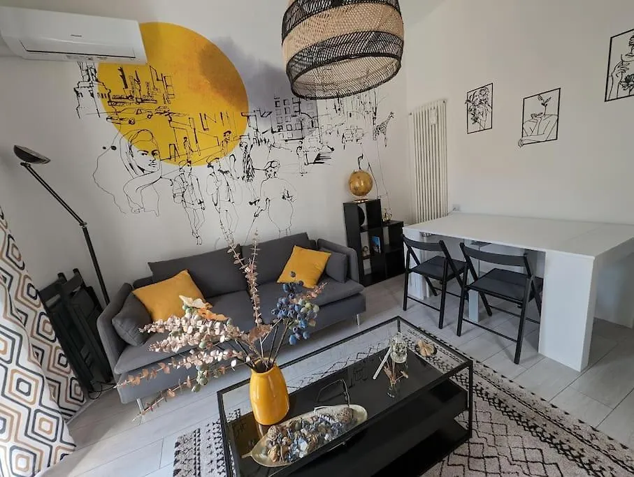 Bright Flat Just 10 Minutes From The City Centre 코모