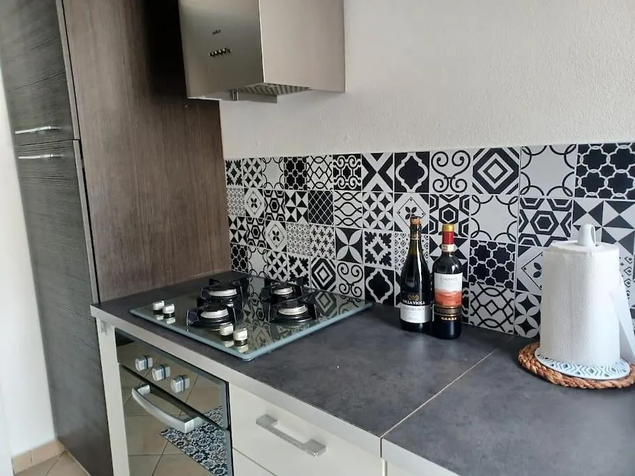 Bright Flat Just 10 Minutes From The City Centre 코모 아파트